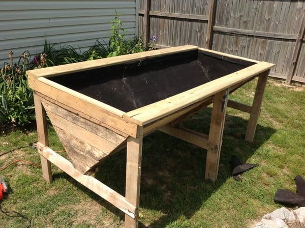 Pallet Board Raised Bed