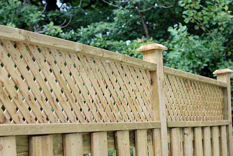 17 Lattice Fence Ideas For Inspiration, Wooden Trellis Fence Designs