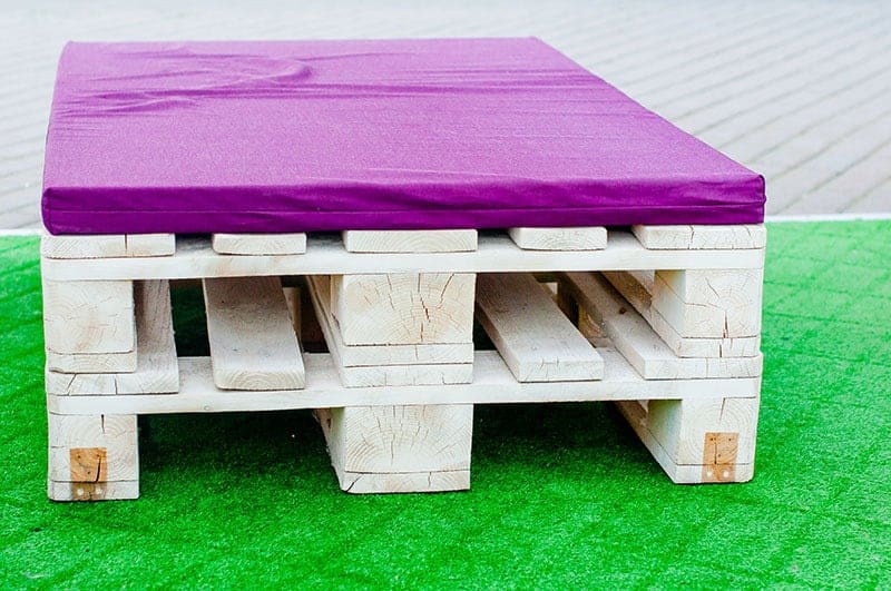 Simple Comfy Pallet Seating or Pet Bed