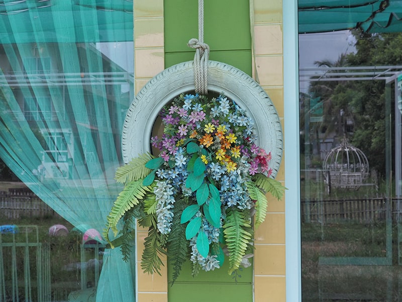 Hanging-Tire-Planter