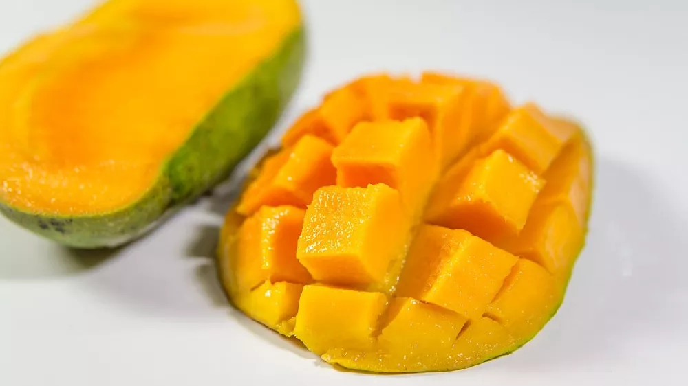 Alphonso Mango sliced